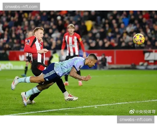 “评论：尽管取胜，阿森纳在比赛最后阶段连续盲目传中，暴露出破密集防守手段单一问题”