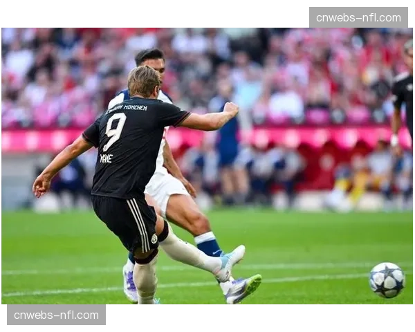 特写镜头:角球防守中,特鲁瓦全队11人均退回本方禁区,构筑两道防线 特写镜头:角球防守中,特鲁瓦全队11人均退回本方禁区,构筑两道防线