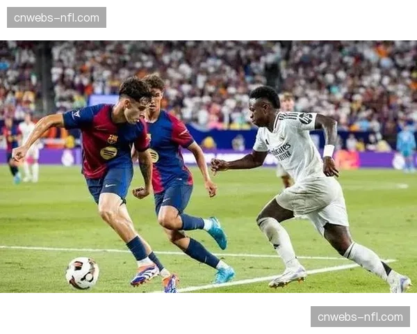 关键数据：国家德比上半场，巴萨在皇马禁区内的触球70%来自左路传中